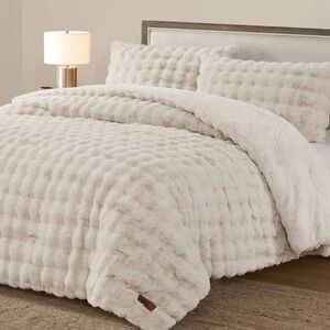 FRYE QUEEN Luxury Bubble Faux Fur Comforter 3 Piece Set, Cream  - Reversible